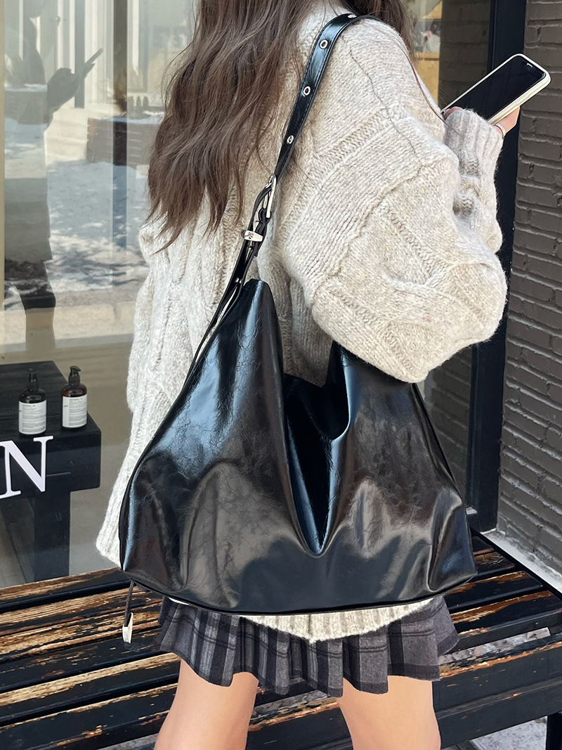 New Black Soft Leather Large Capacity Commuter Leisure Tote Women's Korean Fashion One Shoulder Crossbody Bag_voghion.com