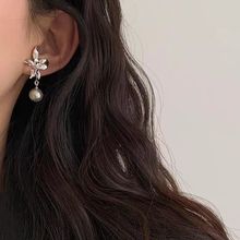 法式复古金属花朵珍珠耳钉女个性冷淡风小众设计925银针耳环耳饰
