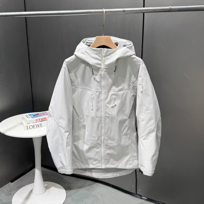 Taizhou Niaojia Same Model Sv7 Windproof and Waterproof Single-Layer Outdoor Jacket for Men and Women, Three-Layer Laminated Hooded Jacket for All Seasons