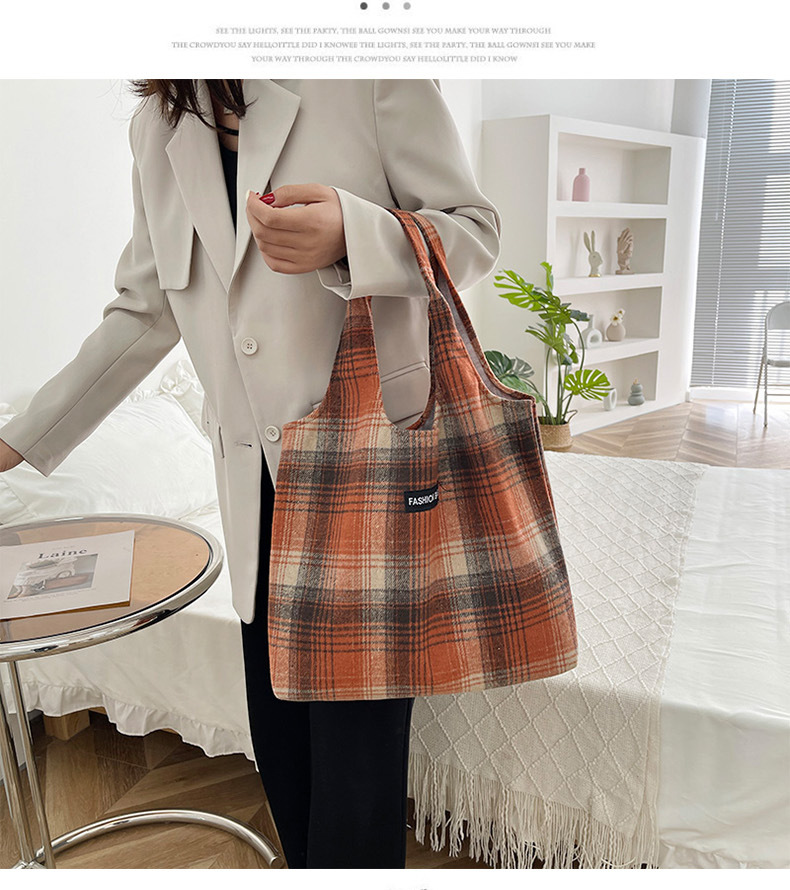 New Korean-style retro versatile and artistic tote bag for women in autumn and winter 2022, thickened woolen checkered pattern, single-shoulder bag undefined