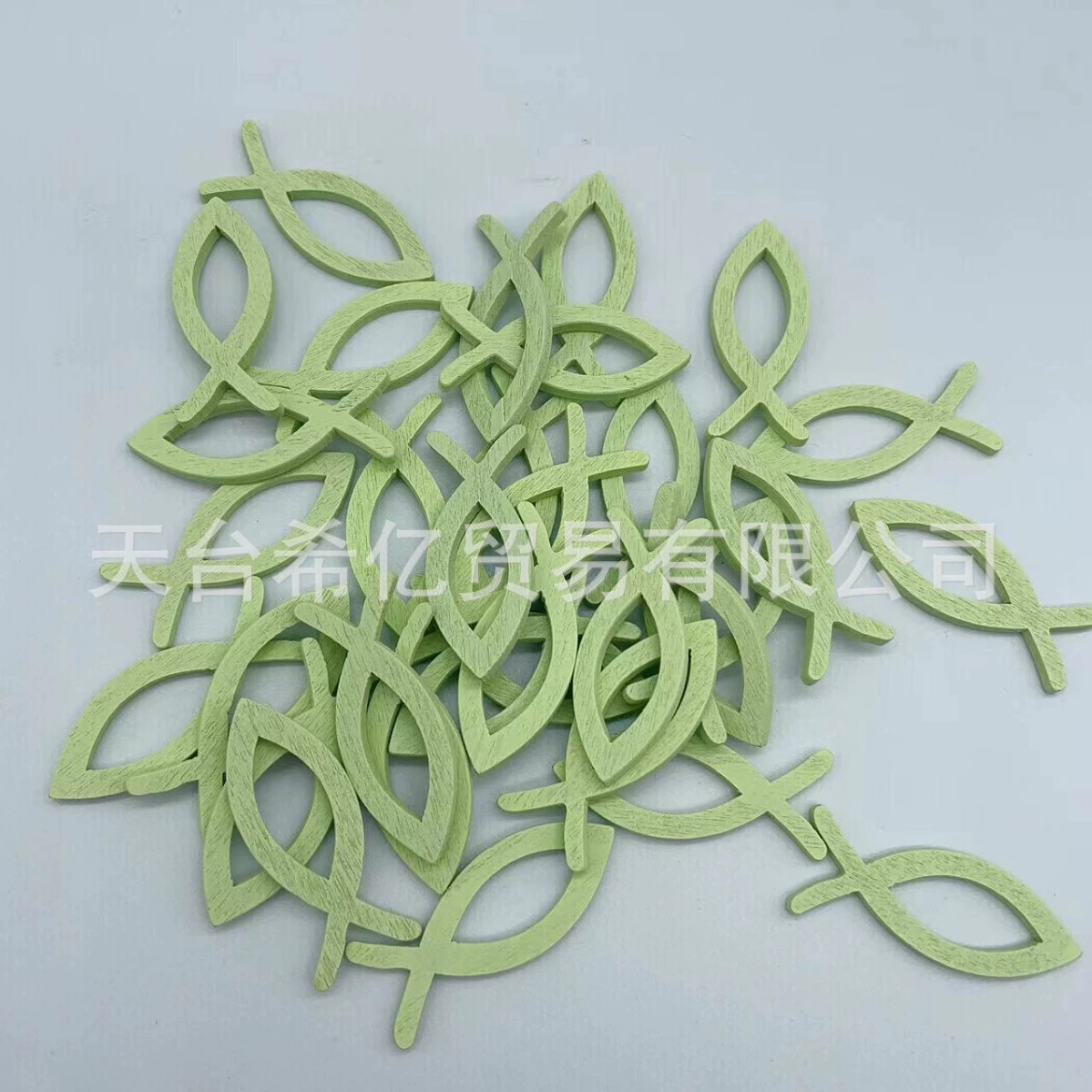 Фабрика прямых продаж мульти-спецификации деревянная выдолбная рыба пасхальный крест обеденный стол декоративные крестины деревянные украшения