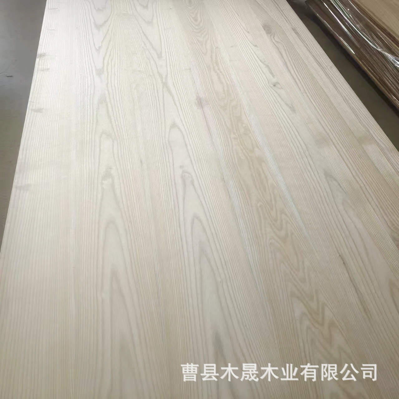 ユリの木のまっすぐなつづり合わせの木の性は安定していて、変形しにくいです。