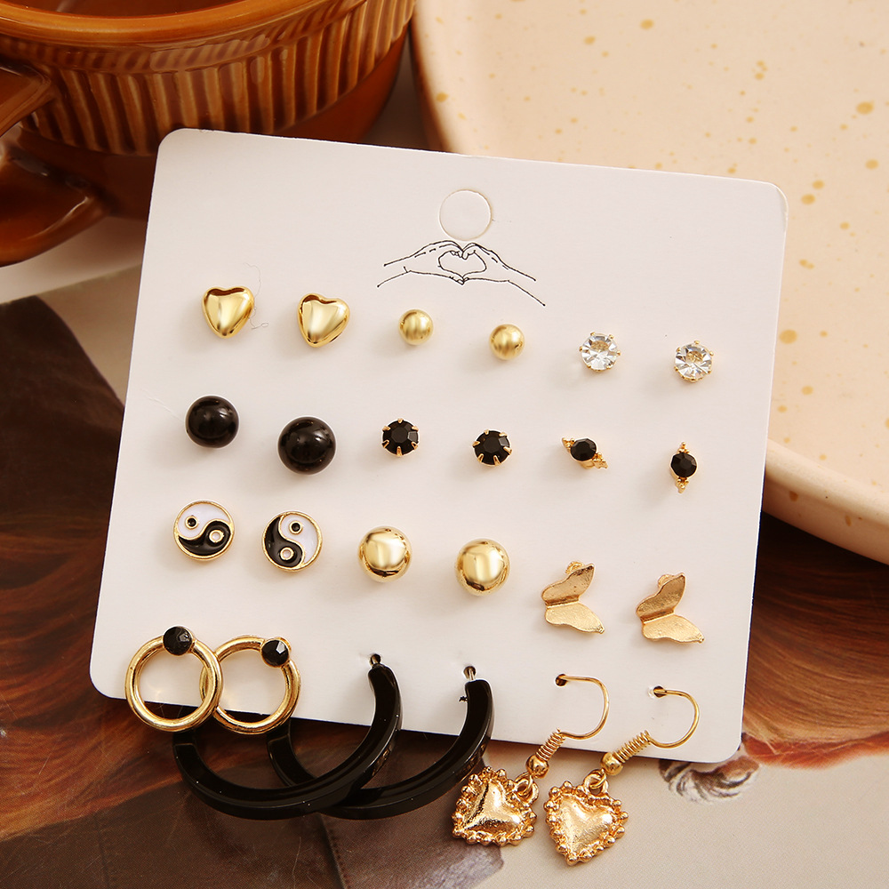 Simple Style Heart Shape Butterfly Alloy Inlay Rhinestone Earrings 1 Set display picture 5