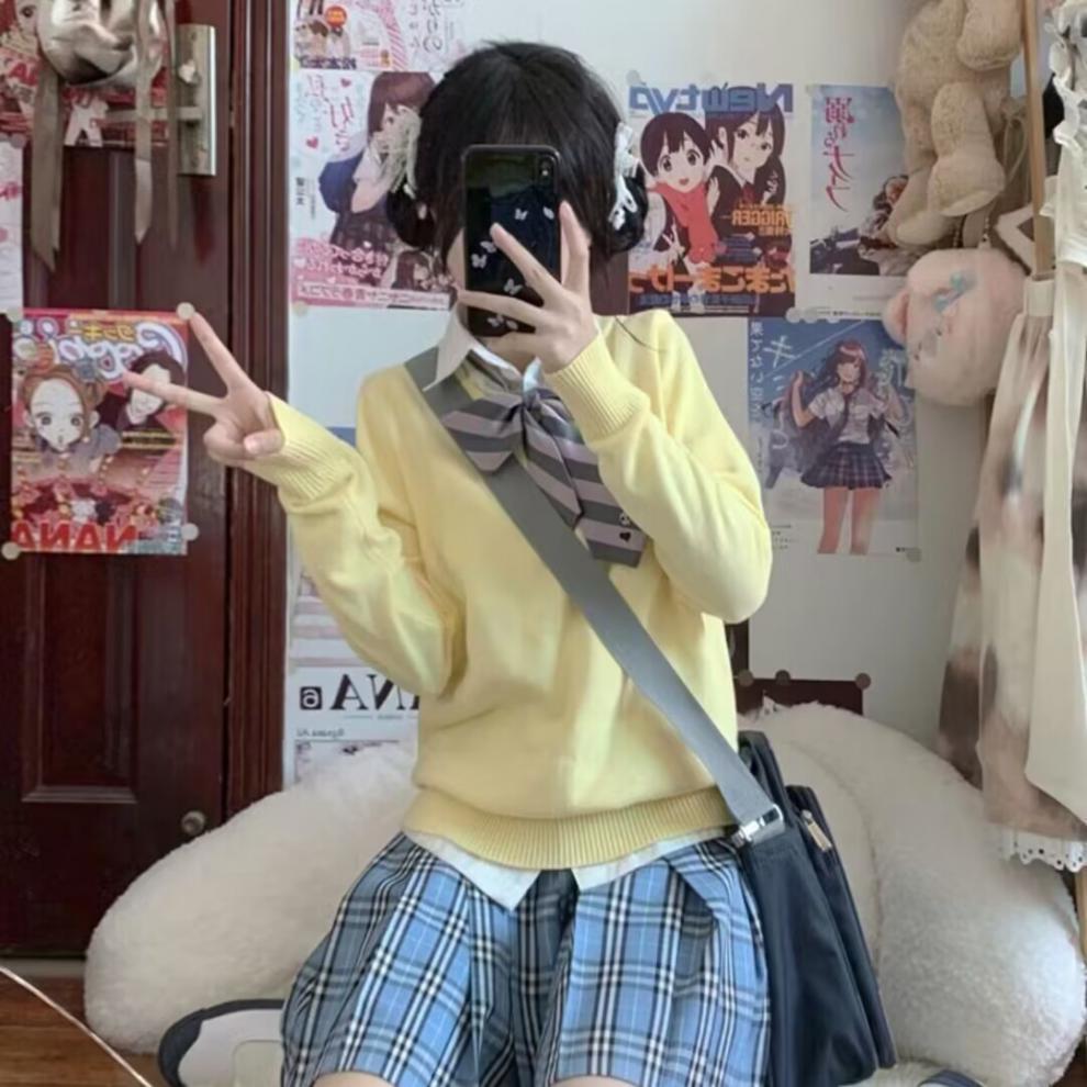Escuela de vestir con camisa de punto de color sólido suéter de invierno y otoño plegado con chaqueta de manga larga de cuello en V JK tipo suelto