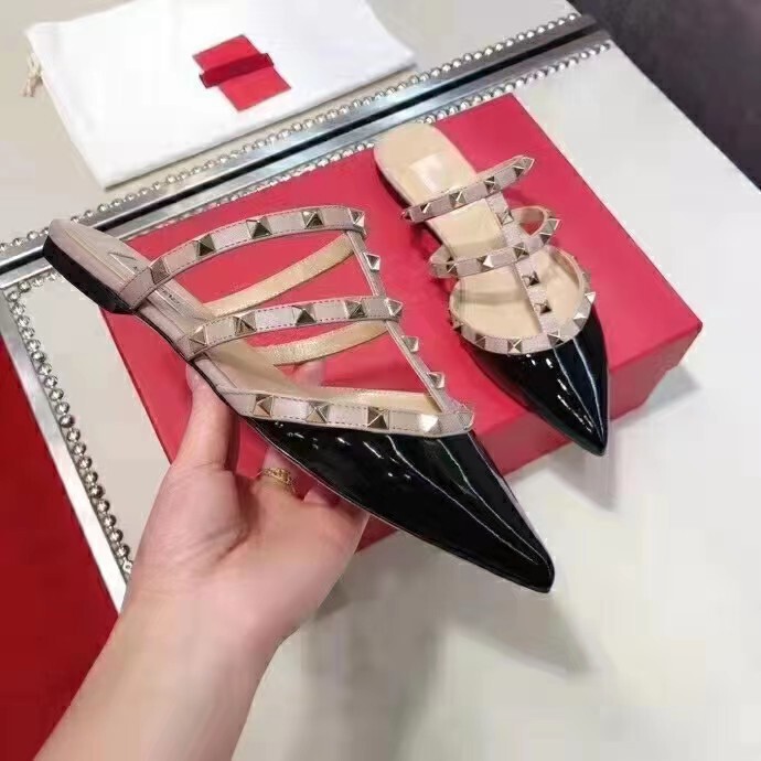 High Version 2023 Baotou Half Slippers Women's New V Home Pointed Rivet Flat Shoes Outer Wear Sandals Mueller Shoes