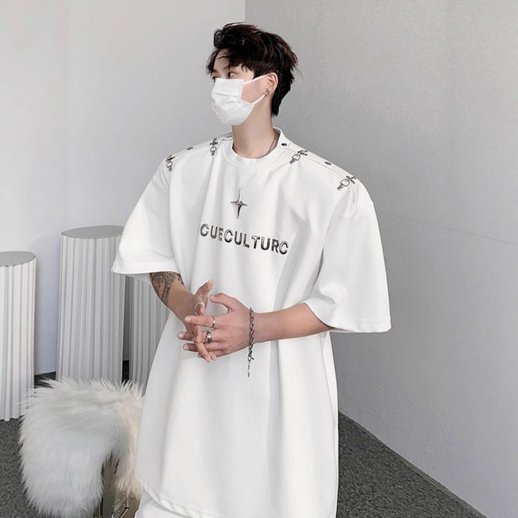 Einzigartiges T-Shirt im dekonstruierten Metalldesign für Herren, schwarze Kurzarmshirts für den Sommer, coole High-End-Fünfviertelärmel_voghion.com