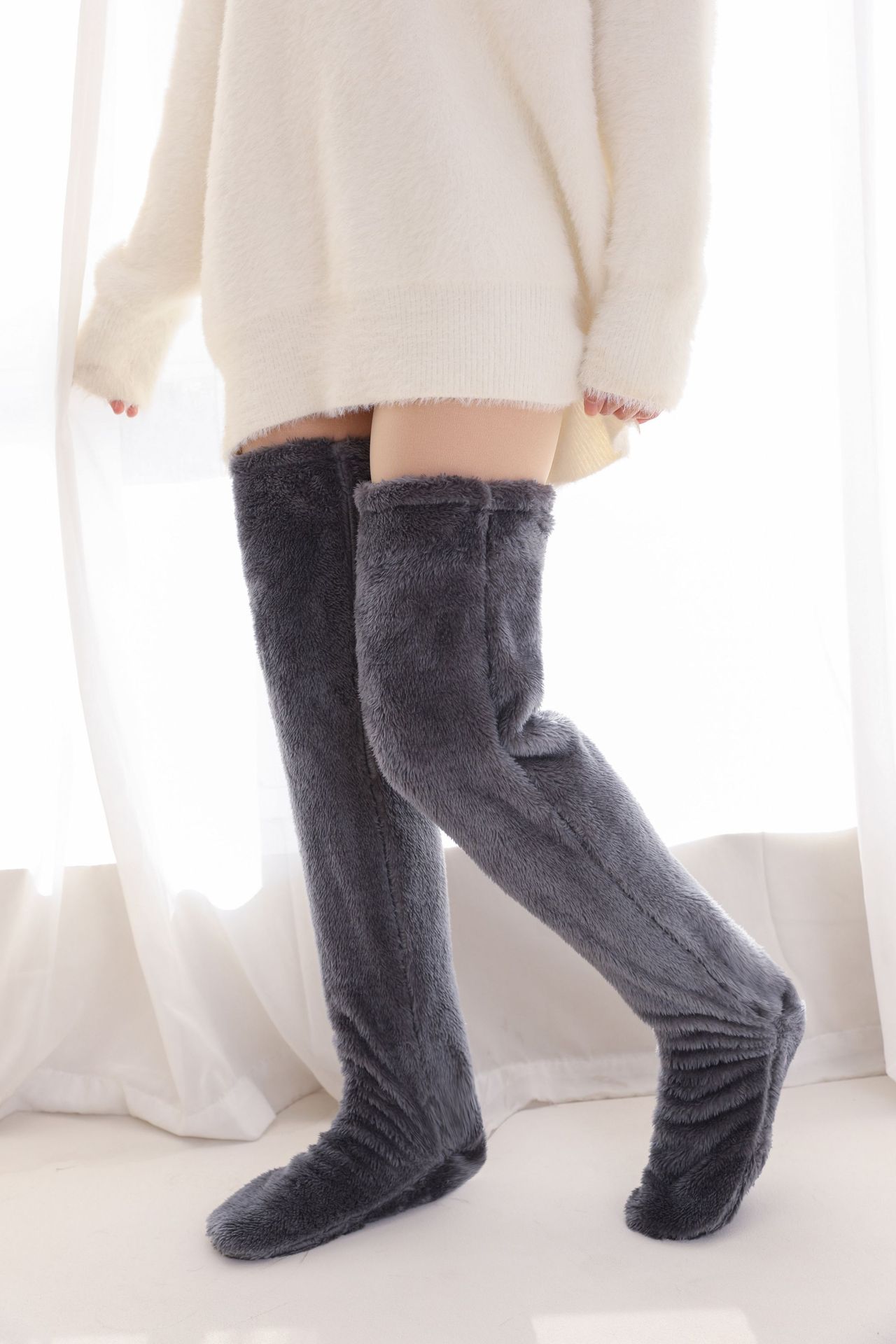 2023 Otoño e Invierno transfronterizo Amazon estación independiente oso de peluche calcetines de piso medias rodilleras calcetines altos calientes para las mujeres