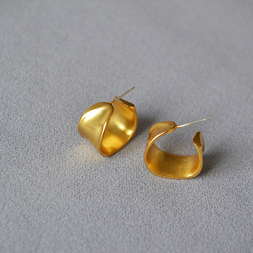 Japanese niche literary retro brass gold-plated Hikaru Matsumoto identical irregular C-shaped earrings 925 silver needle earring