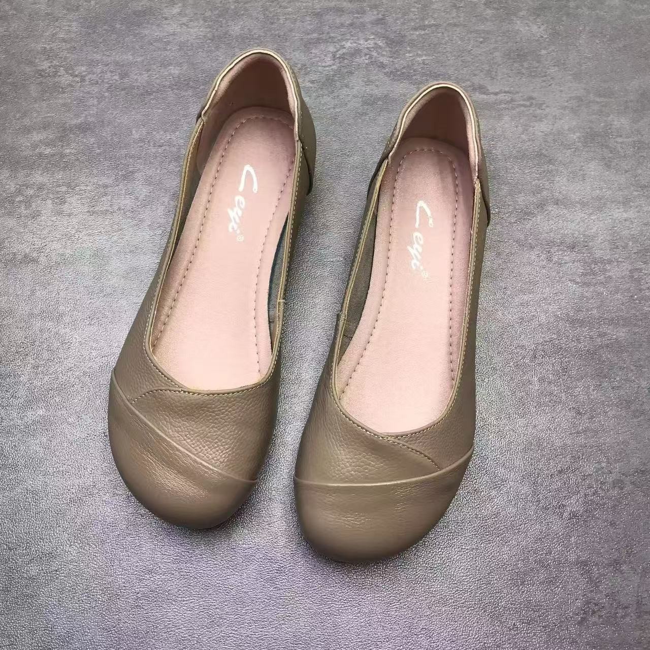 2026 primavera y verano nuevo estilo de cabeza redonda perezoso un pie de pie de boca plana no se cansa de pie zapatos de moda de cuero pequeño