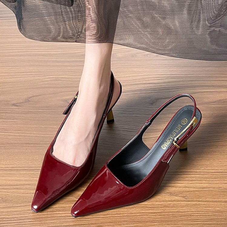 Verano nuevo estilo temperamento puntiagudo rojo vino sandalias de tacón alto moda femenina Baotou sexy charol trasero tacones altos vacíos