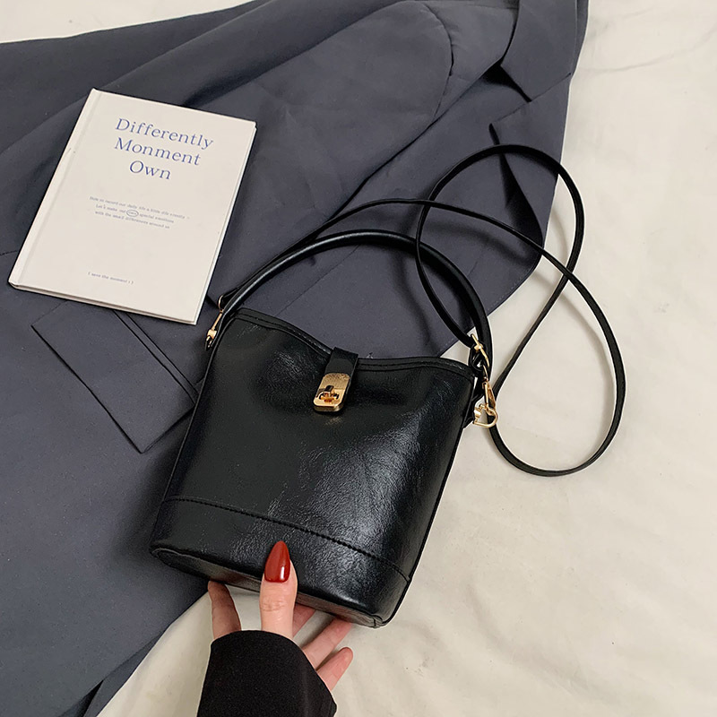 Niche Zhong retro coreano versátil bolso de cubo portátil de moda de mujer otoño y invierno viajero PU alta textura mochila