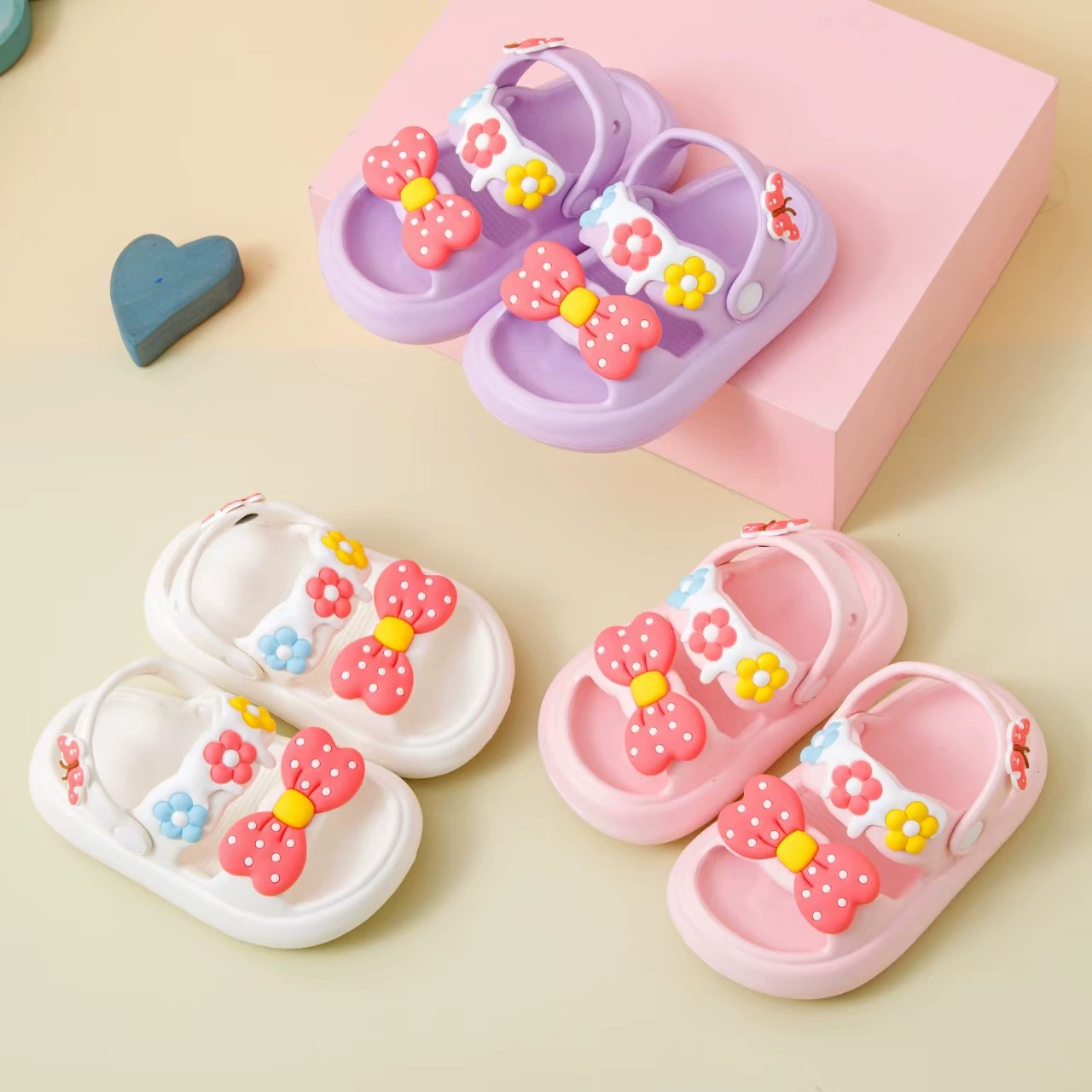 Новые сандалии для девочек маленькая принцесса детская тапочки для дома нескользящая мягкая подошва для младенцев носить сандалии