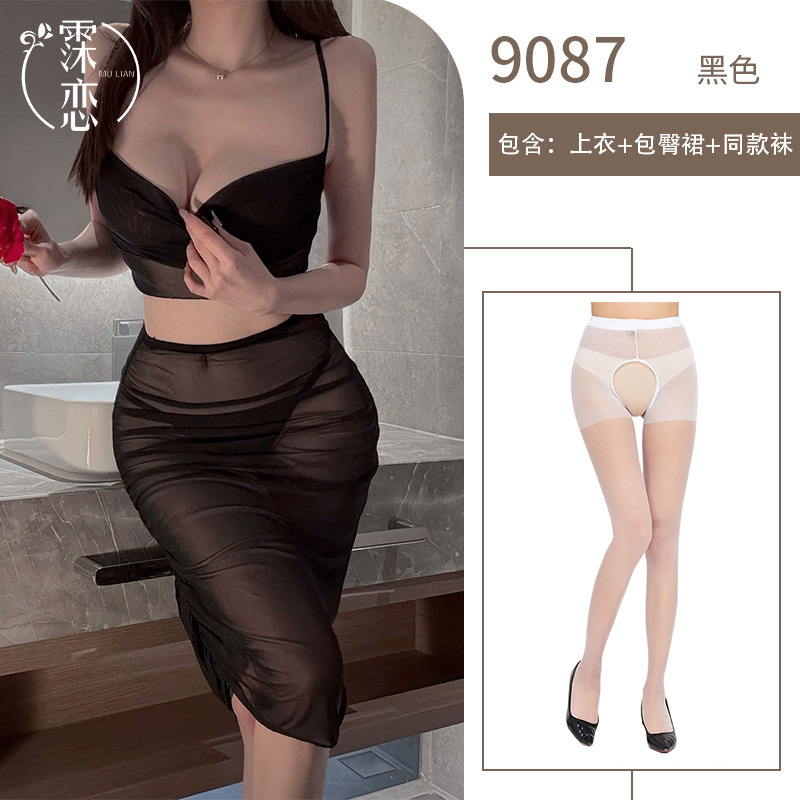 검은색 정장 + 흰색 가랑이 없는 양말