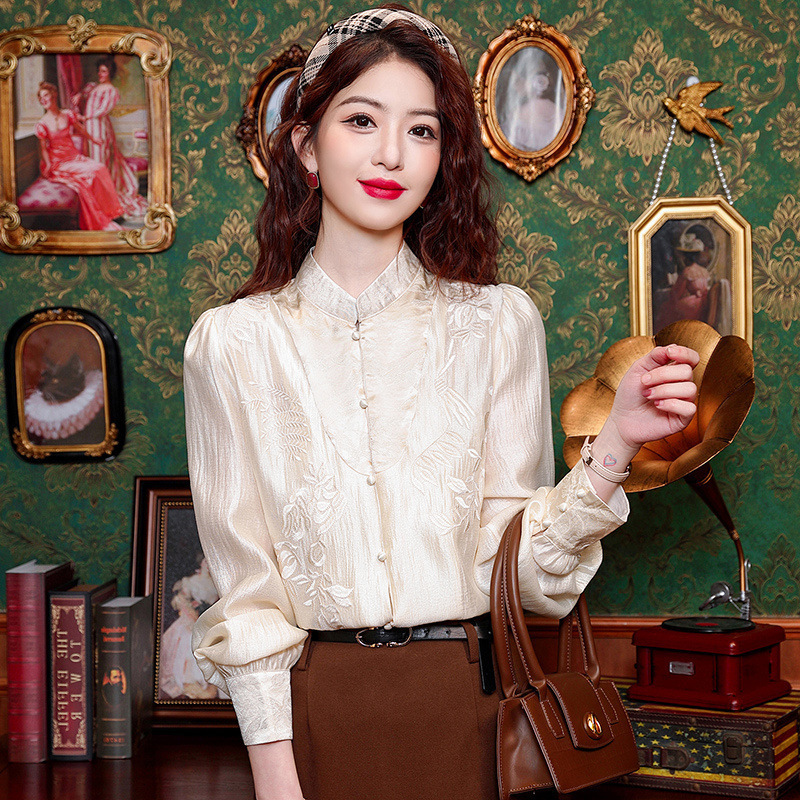 High-Quality Silk Skin-Friendly Comfortable Plus-Size Youthful-Looking New Autumn Commuter Shirt with Lantern Sleeves for Middle-Aged Moms