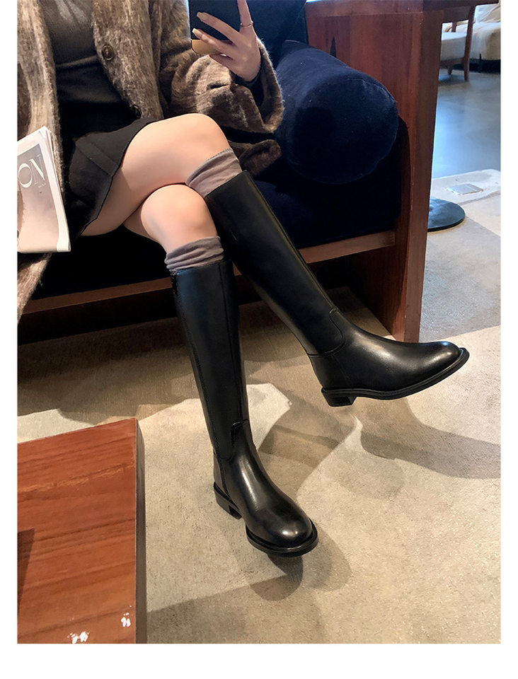 Bốt cao cổ nữ da lộn mũi tròn khóa vàng, gót vừa 3–5 cm, đế dày — Màu đen (lót lông cừu), Màu đen (lớp lót đơn) chi tiết 27