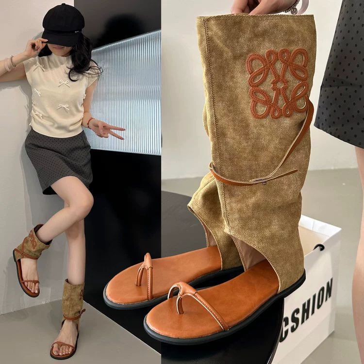 Летние новинки 2025: стринги, шлепанцы, сандалии, брюки, модные ковбойские сапоги для девушек, тренд женской обуви