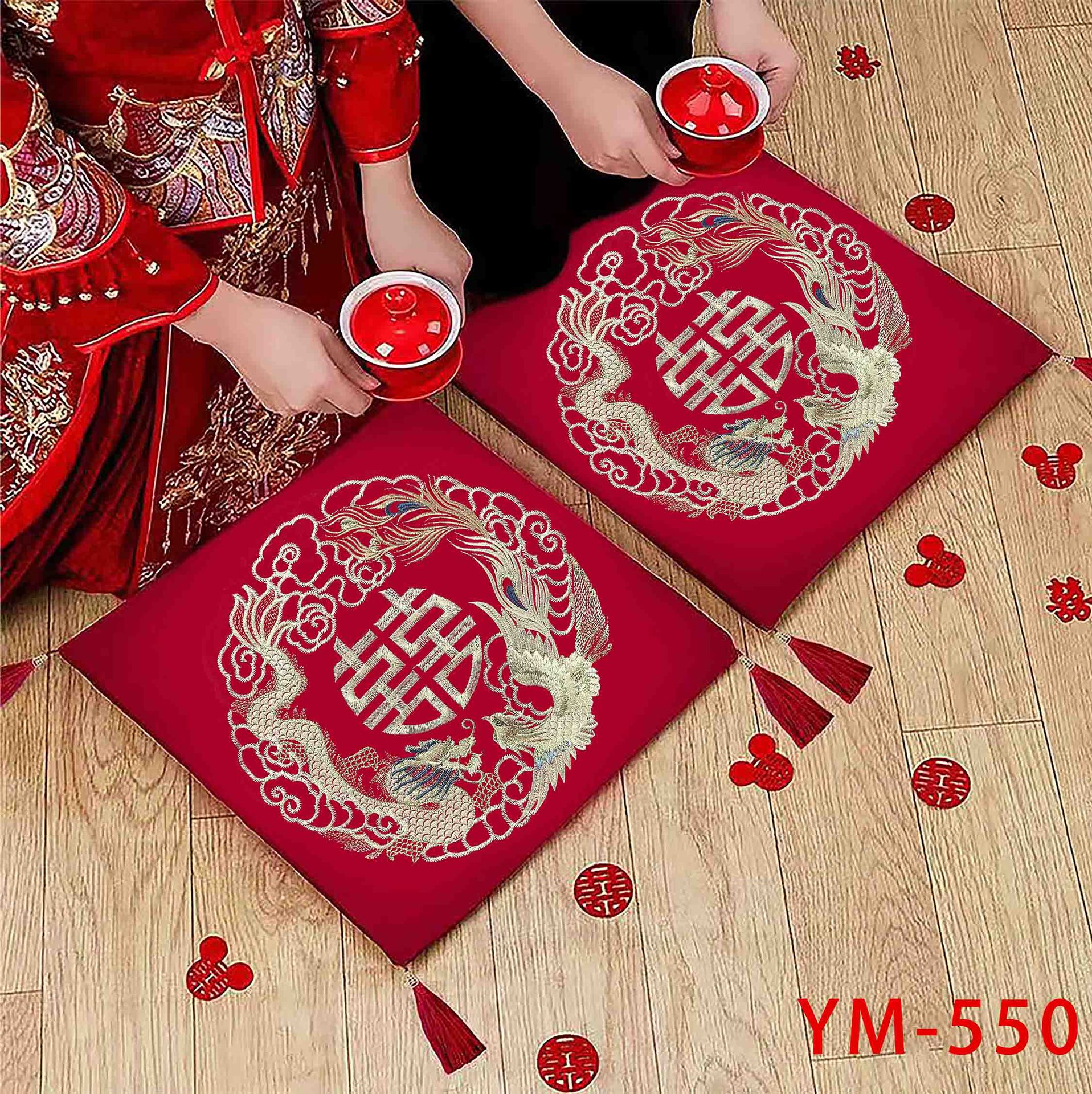 Suministros de Boda boda tostada té estera boda de rodillas culto Xi estera engrosada rojo festivo estilo chino Fu estera al por mayor