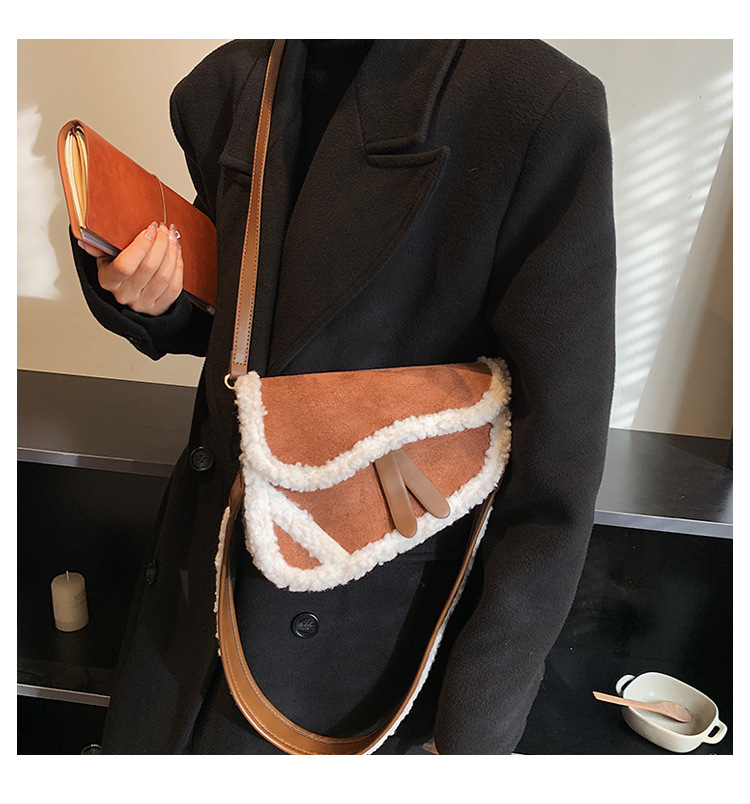 Women's Small Plush Solid Color Fashion Saddle Shape Magnetic Buckle Crossbody Bag display picture 7