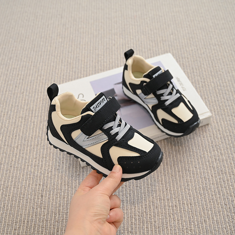 Calzado deportivo para niños Primavera 2025 Nuevos zapatos de cuero para niños transpirables Zapatos para niñas antideslizantes de suela suave Zapatos alemanes Forrest Forrest