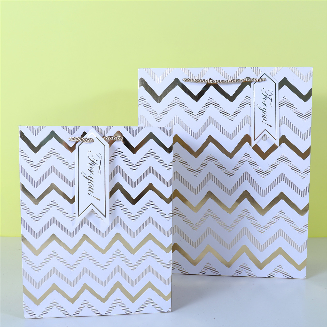 Hot gold white card gift packaging bag five-pointed star shopping bag Polish pattern series paper bag wholesale gift bag