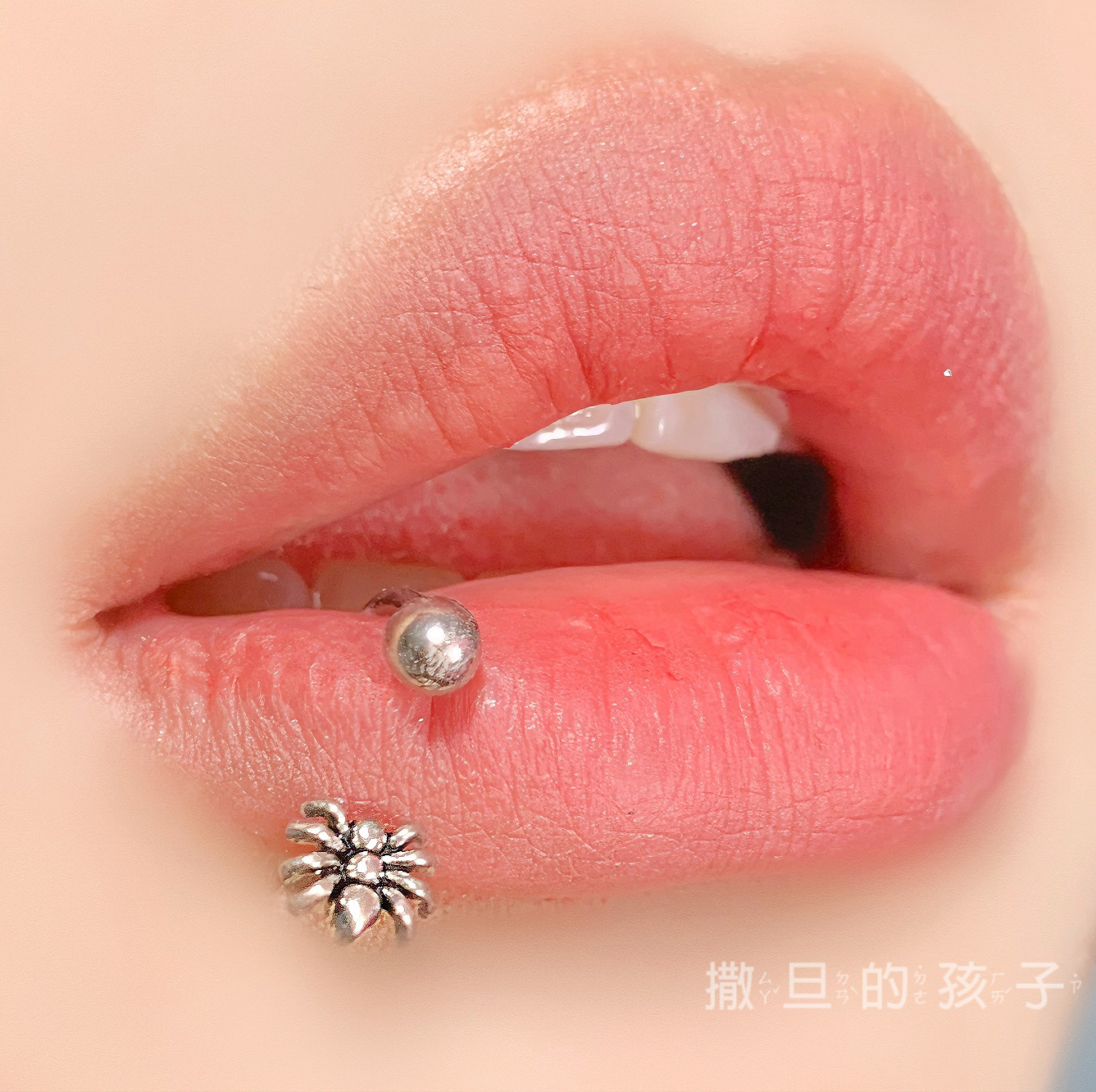 Silver pointed spike labret stud material detail