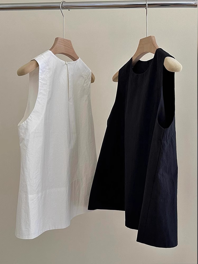 White T-shirt sleevless