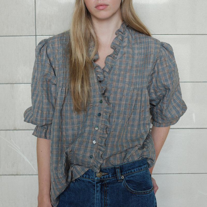 [in Stock] Simple and Stylish Ruffled Plaid Shirt with Unique Design, Slim-Fit, Flattering, and Versatile Top