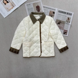 女式T恤;女式针织衫;女式牛仔裤