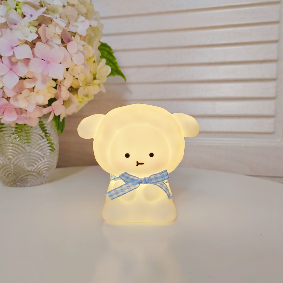 Luz de noche led creativa, lámpara de mesa pequeña de dibujos animados de celebridades de Internet, lámpara de ambiente de viento, mercado nocturno al por mayor, puestos callejeros, juguetes luminosos