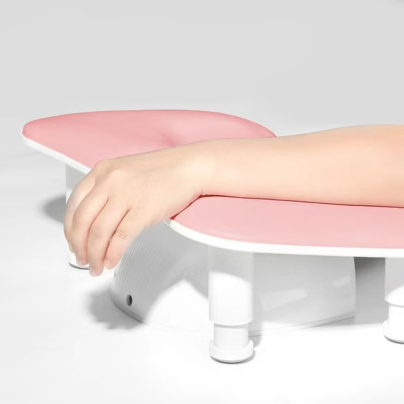 Almohada de mano para uñas de dos manos Altura ajustable Diseño de sueño inclinado portátil Piel de cuero PU Cómoda almohada de mariposa rusa