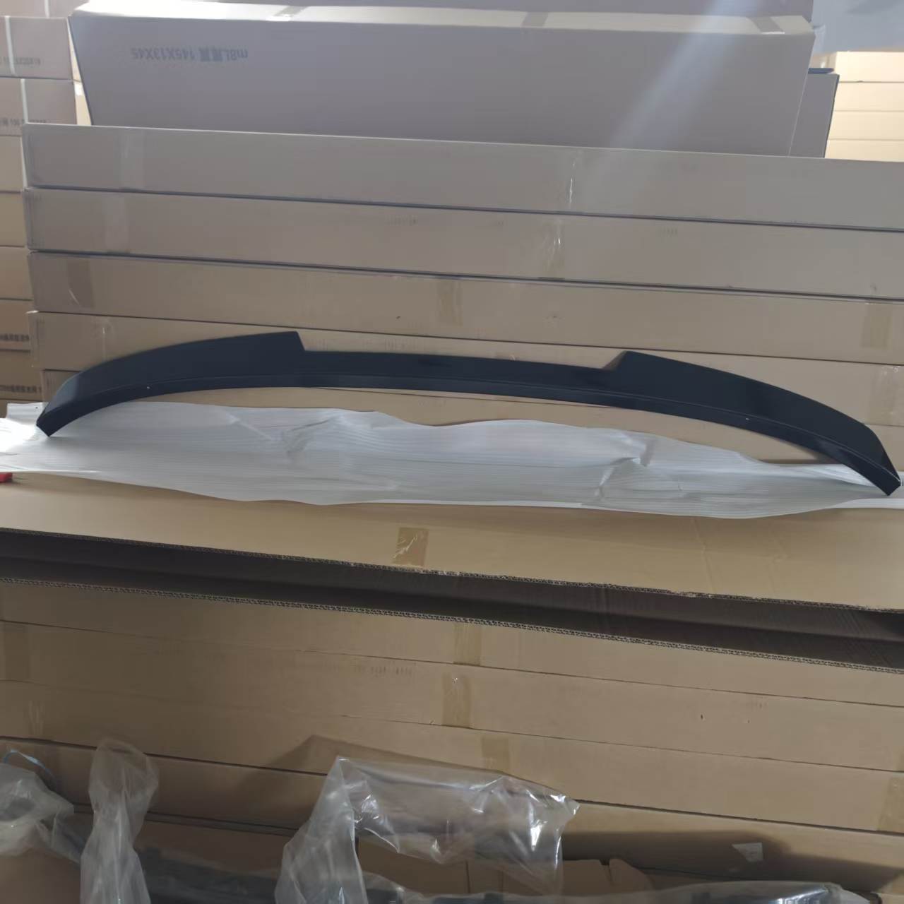 Suitable for Lynk & Co 900, specialized mid-wing no-drill sport blade rear spoiler top wing rear diffuser exterior kit