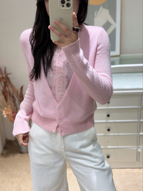 25 Autumn and Winter New V-Neck Lace Fake Two-Piece Light, Soft and Delicate Knitted Cashmere Cardigan 46