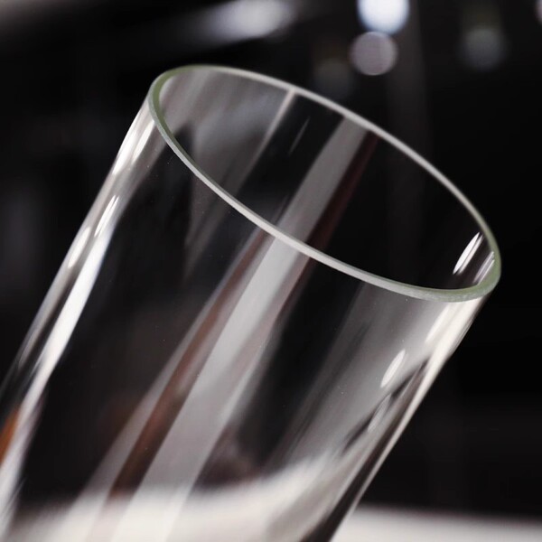Poor borosilicons transparent small -caliber glass vase without air…