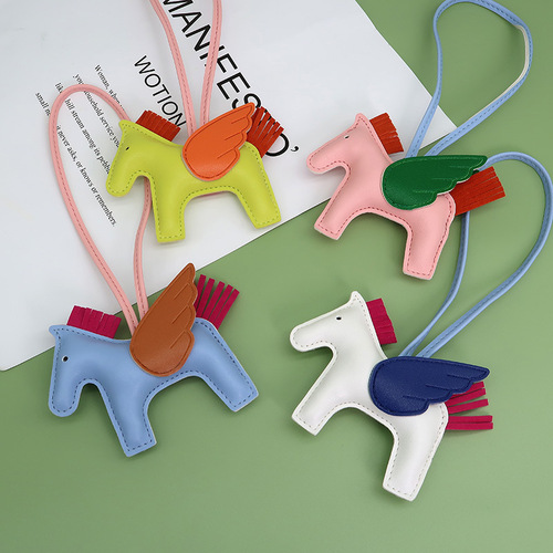 Cute Internet celebrity small horse pendant PU leather car keychain angel small flying horse bag hanging decoration bag hanging ornament 