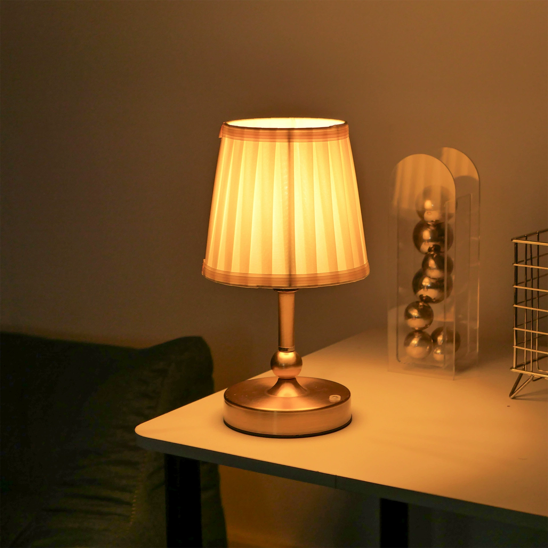 Современный простой тканевый чехол для зарядки, креативная настольная лампа, настольная лампа, обеденный стол, атмосферная лампа, высококачественная прикроватная лампа для спальни, ночник