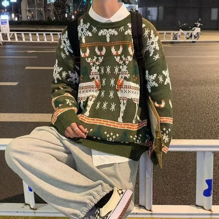 Vintage Christmas red reindeer sweater for men and women, loose fit for autumn and winter, trendy and stylish couple's knitwear Vintage Christmas red reindeer sweater for men and women, loose fit for autumn and winter, trendy and stylish couple's knitwear