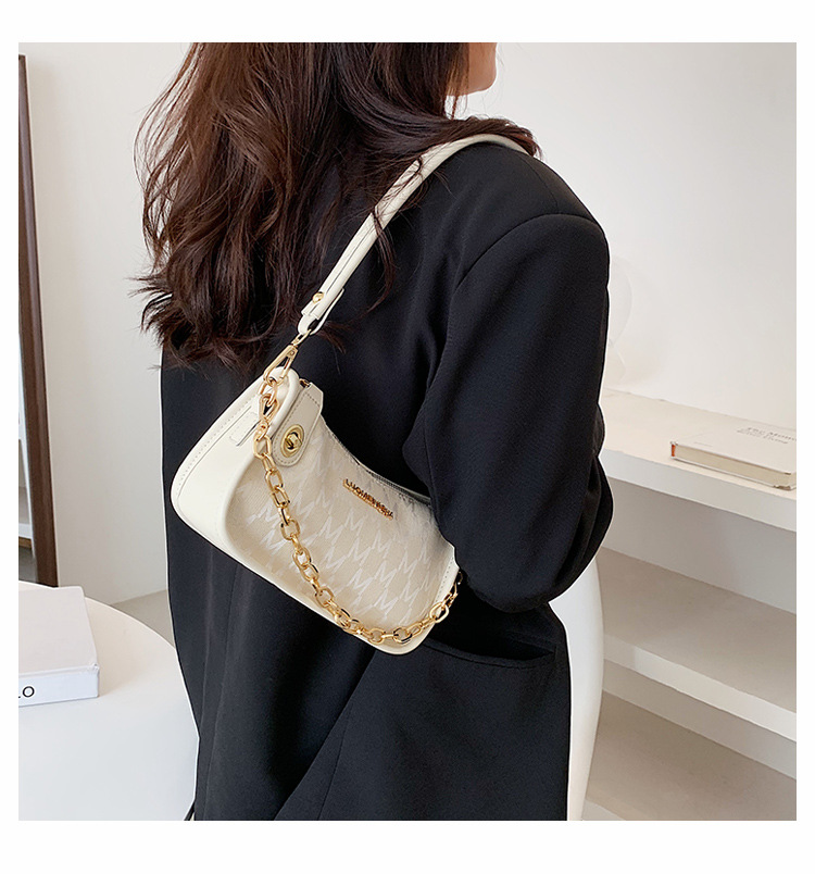 Fashion Chain Messenger Portable Small Square Bag Wholesale display picture 19