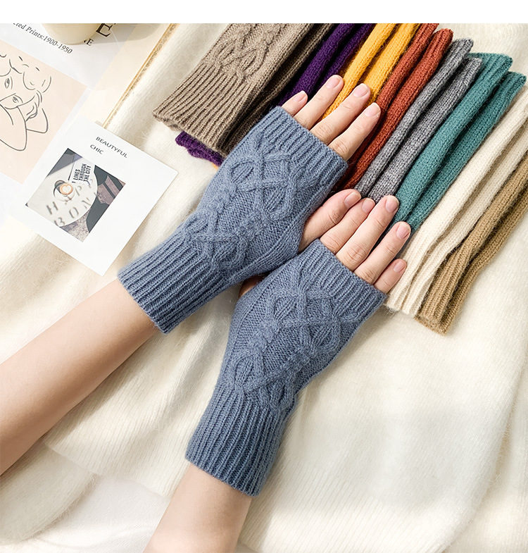 Unisex Sweet Simple Style Solid Color Gloves 1 Pair display picture 17