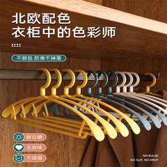 メーカー直売の北欧風の広い肩は回転できるプラスチックのハンガーです。