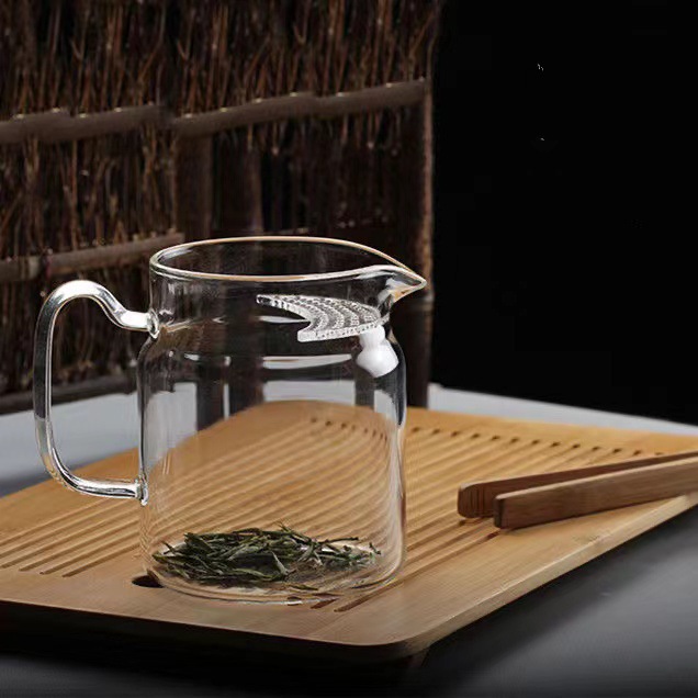 Moon-shaped Fairness Teapot with Integrated Tea Strainer and Filter Mesh, Heat-Resistant Thickened Glass Tea Dispenser Set, Green Tea Brewing & Serving Cup