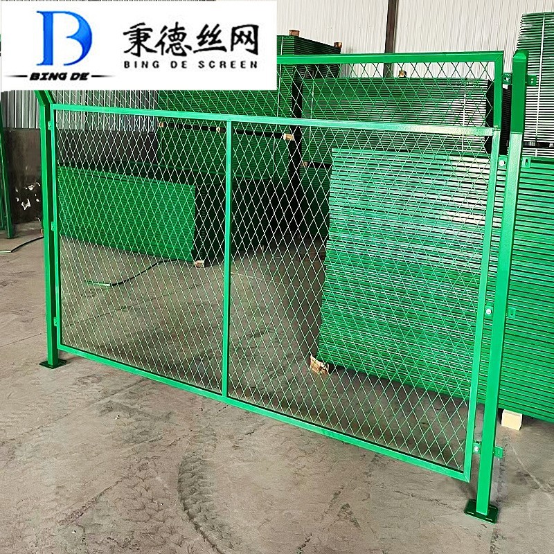 绿色菱形围墙钢板网护栏 保税区耐腐蚀钢板网围栏厂家供应