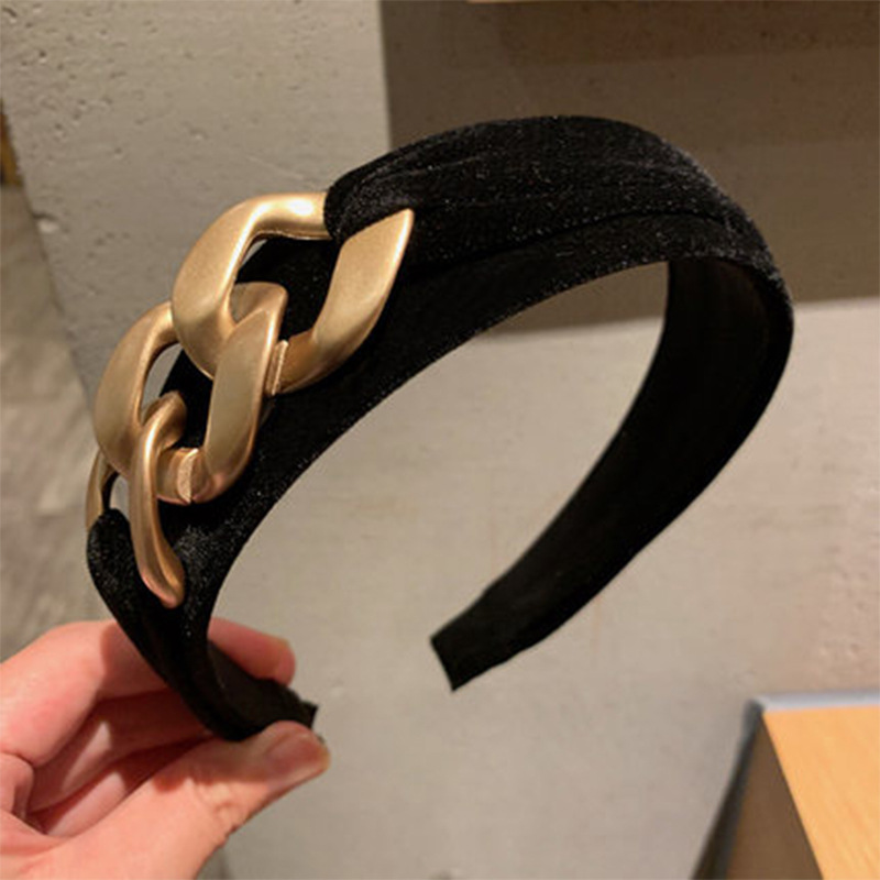 New Velvet Headband Female Retro Temperament Headwear Golden Chain Headband Wholesale display picture 4