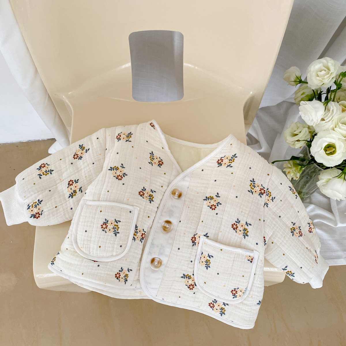 2022 traje de otoño e invierno 0-2 años bebé niñas acolchado engrosado floral algodón acolchado abrigo muñeca cuello superior algodón acolchado abrigo para salir
