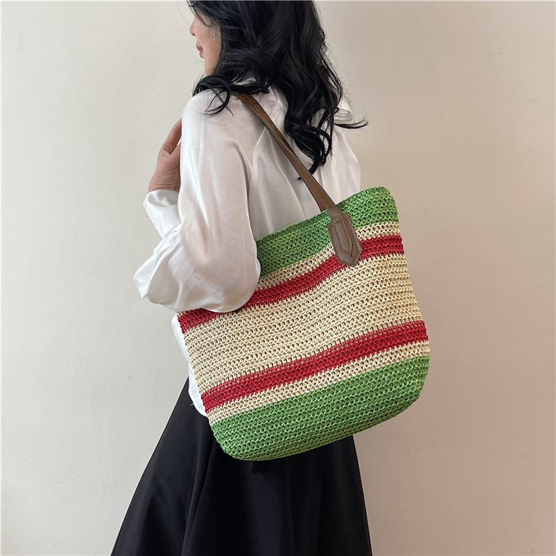 Wholesale of new straw woven bags for Spring 2025, large-capacity cross-border trendy and fashionable tote bags, casual commuting underarm bags undefined