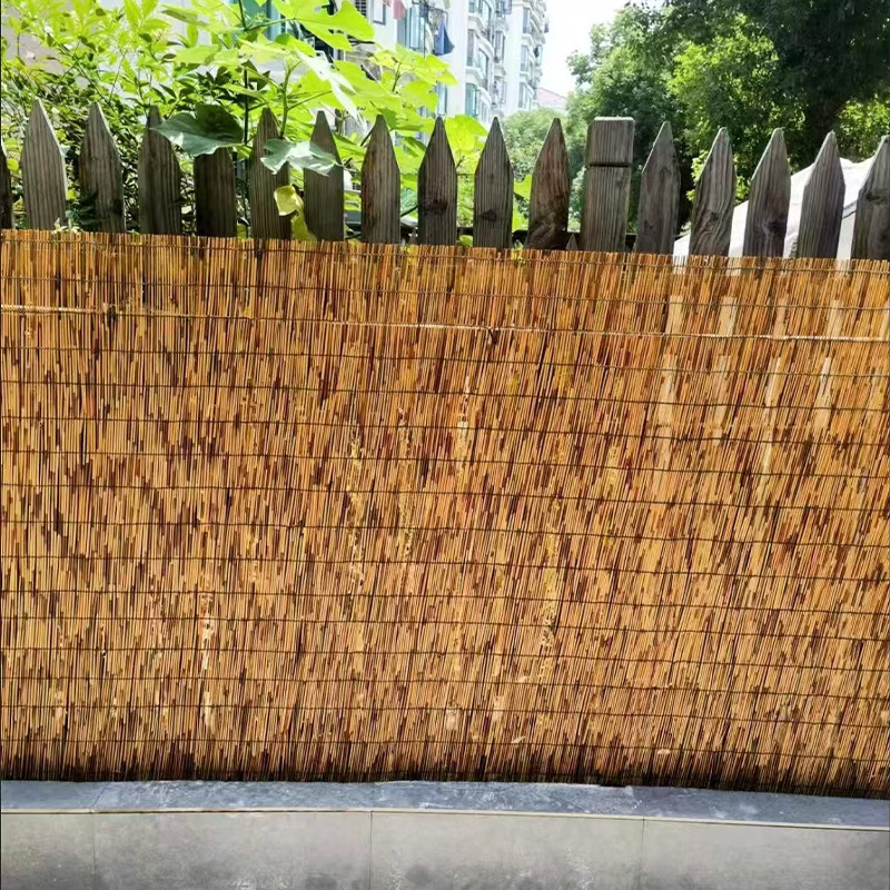 大巻き葦のカーテンのあずまやの窓のカーテンはカーテンの天井の日よけの装飾のカーテンを隔てて、屋外で葦のカーテンを干します。|undefined