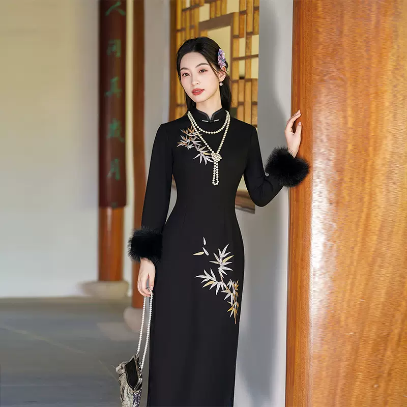 刺绣黑色加绒加厚冬装国风中式长款长袖旗袍2025新款年轻款女冬季