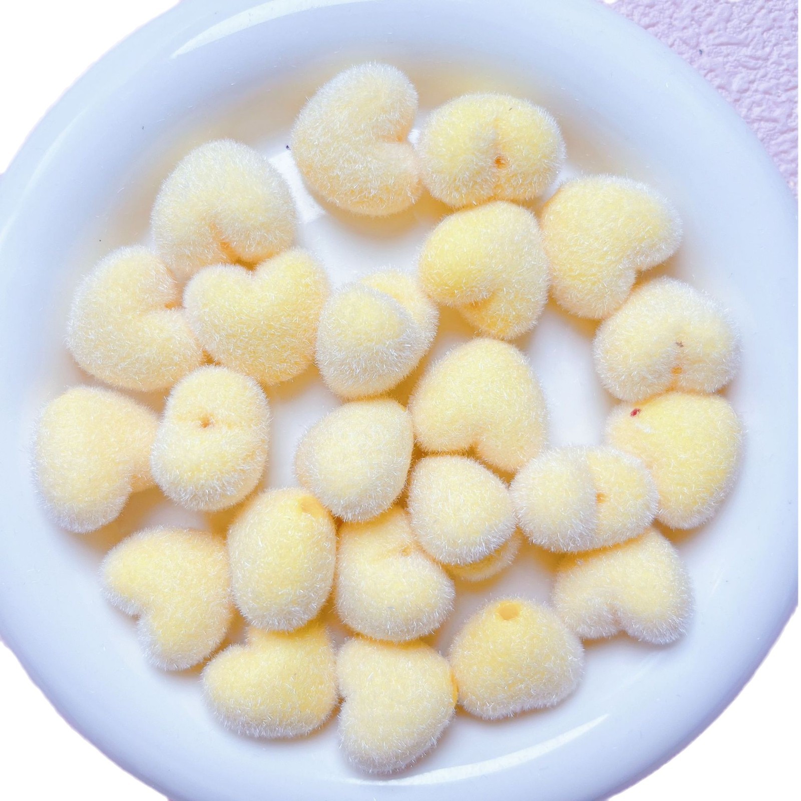 ミルクの叫びの長い毛の植毛の太い愛のまっすぐな穴のアクリルの数珠diy携帯電話のチェーンは材料のアクセサリの部品を掛けます。