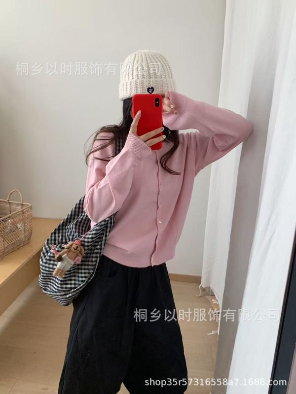 以时 秋装新品韩系减龄款针织小开衫女 软糯爱心扣毛衣小开衫女|undefined