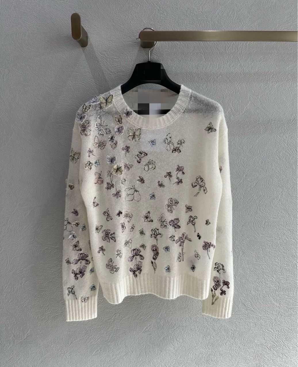 2025秋冬新款立体蝴蝶刺绣圆领羊绒针织毛衣