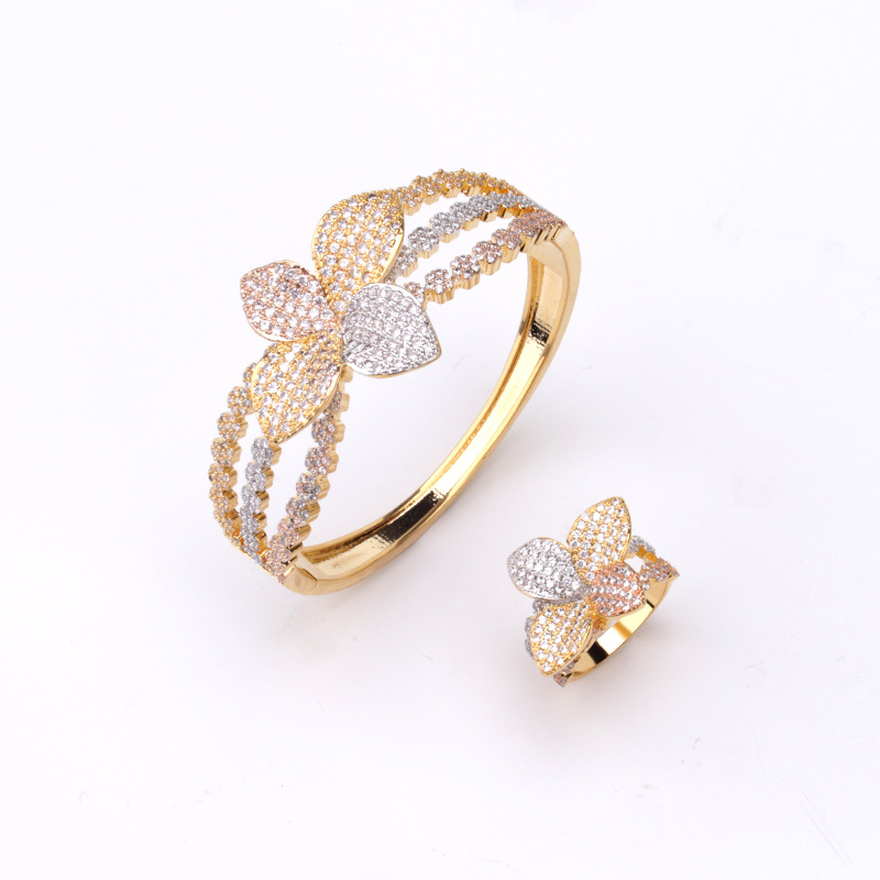 Fashionable creative bracelet